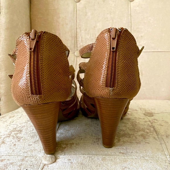 Kenneth Cole Reaction Strap Sandals - Picture 3 of 3